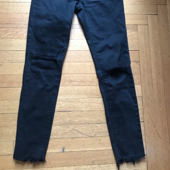 Uniqlo black skinny jeans with ripped knees - Picture 3 of 3